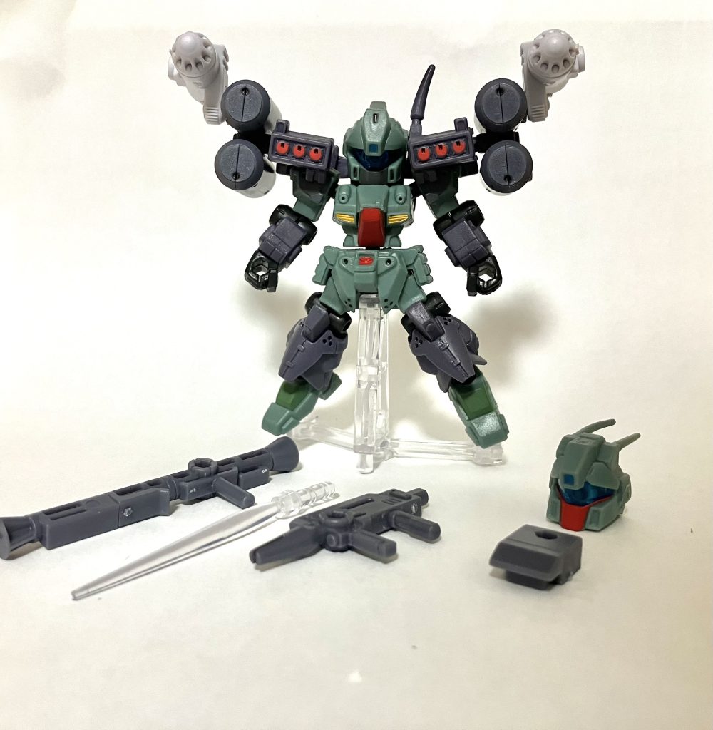 ジェガンに使ったパーツです、肩から上は追加パーツのやつで胸のパーツも追加パーツにしてます。今回ヤスリとかせず組み上げた物なのでゲート跡は見ないようにしてください。