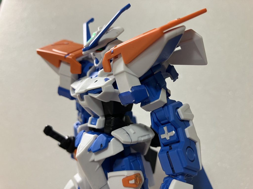 写真から見て右腿と、胴体のポリキャップのとこが大破しました。湿気とか乾燥のせいにしたい😭胴体はホットガンで強制接着、コンバットナイフに関してはタミヤセメントでも手遅れでした…今回はこれで終わります! 見てくれてありがとうー