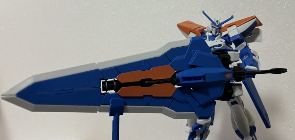 エグい大剣。(バックパックです)宇宙でしかぶん回せない奴羽変形がかっこいいし、ピッタリと綺麗に合体してくれます。