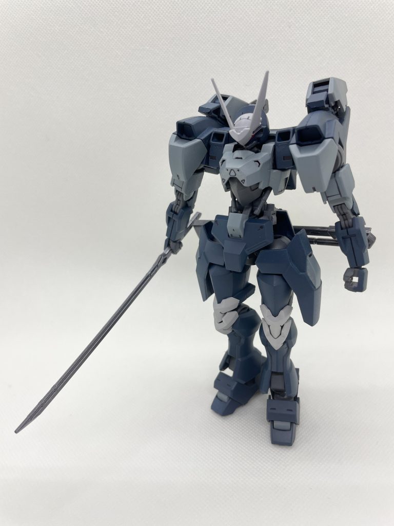 軽量で取り回しが良く、稼働部や装甲の隙間などをピンポイントで刺突する局所攻撃で威力を最大限発揮する。