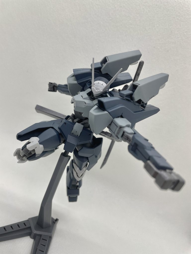 百錬のナックルガードとは違いコイルは内蔵しておらず、シンプルに打撃機能だけを残したもの。