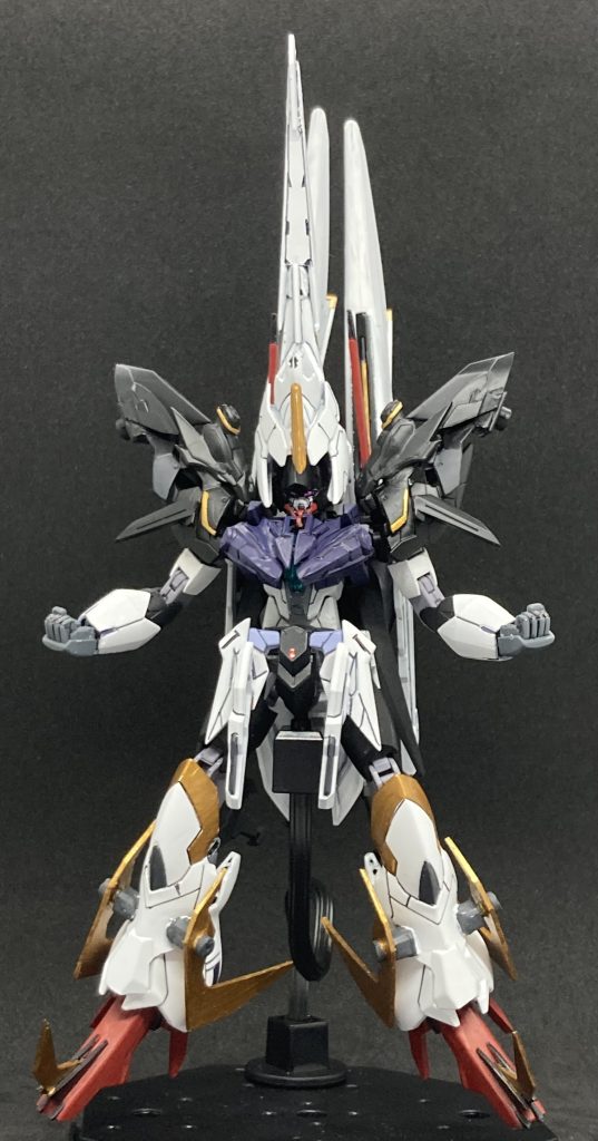 MS形態モチーフ通り足技メインの機体ハイパー銀色(or虹色)