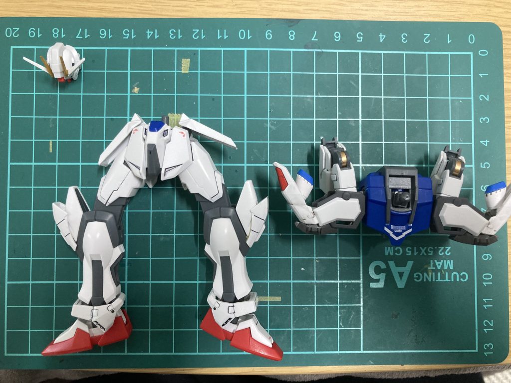 可変方法は分離させ…頭部はどうしてもつけられなかったので取り外し