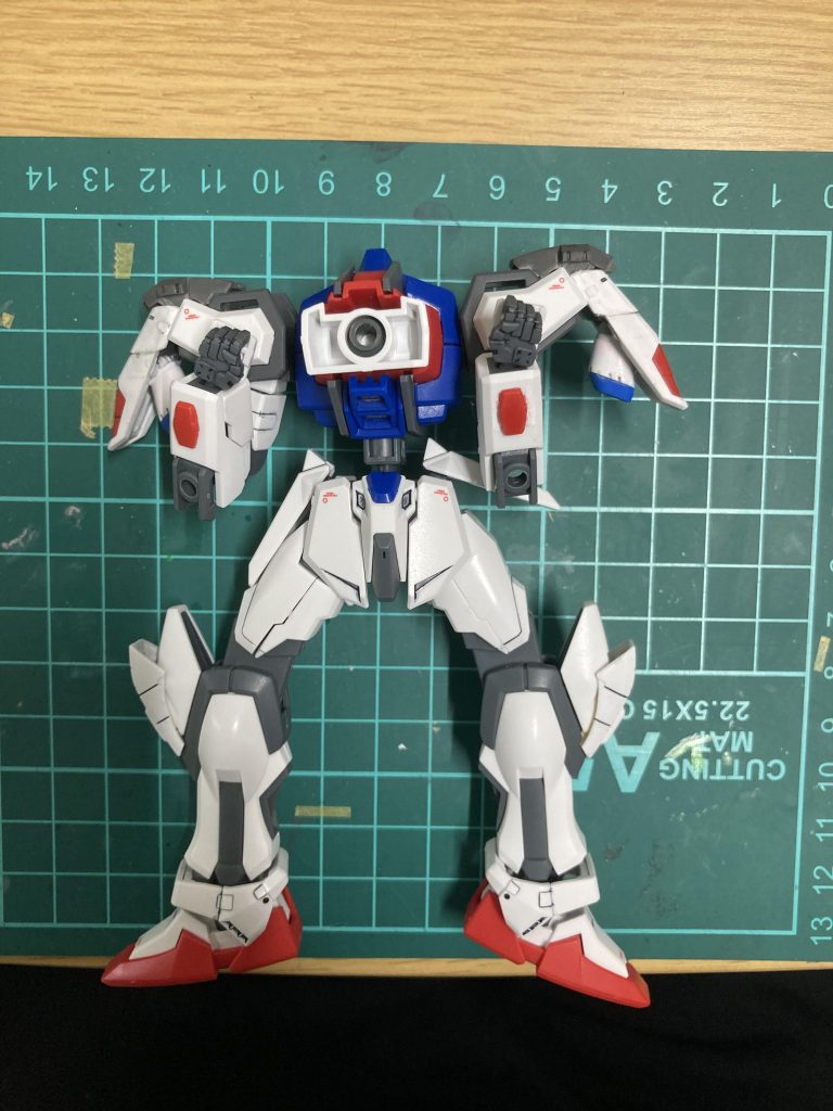 このような形にして(去年流行った首振りダンスポーズに見えるのは私だけ？)