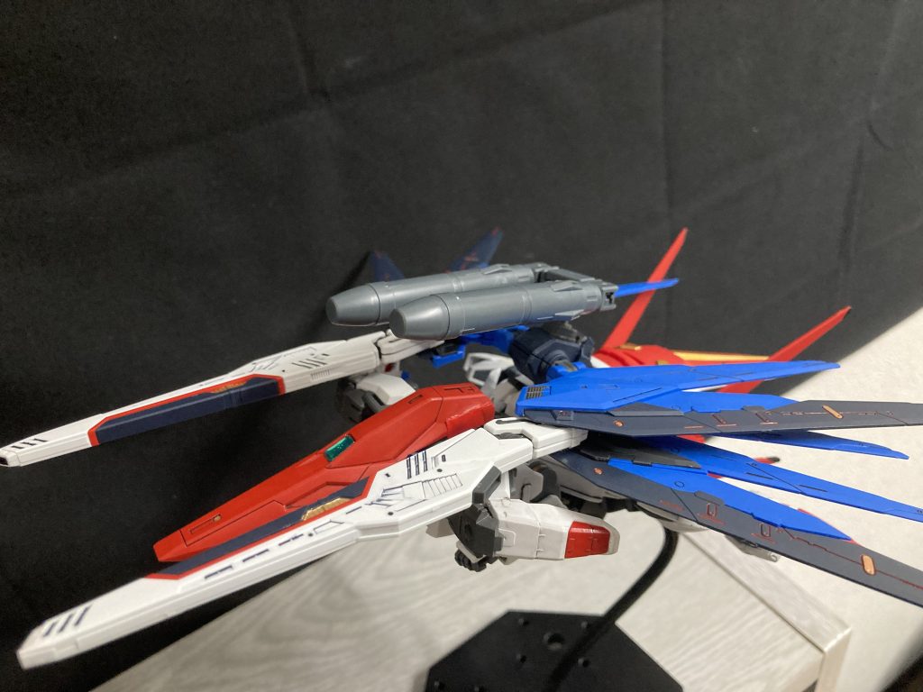 おまけ。塗装してませんが、核ミサイル装備。劇場でムウ:やめろ、キラ！マリュウ:やめて、キラくん！って言ってるシーンはこれかもしれません。