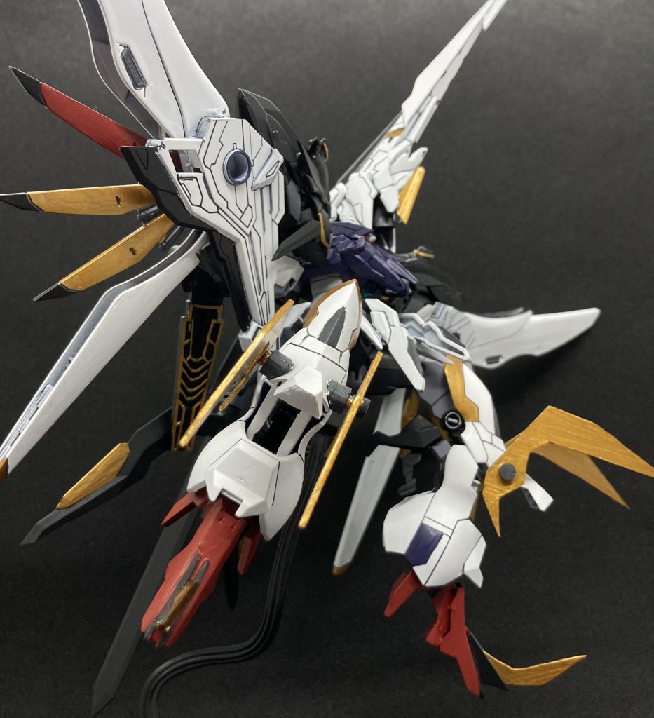 足の爪は下腿のアーマーが分離してその部分で再現してみました原作とはギミックの仕方が違うんですが良かったら較べてみてください