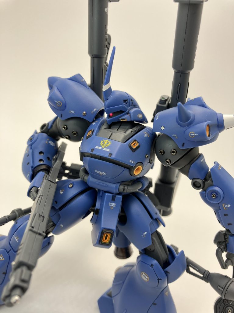 メタルパーツとデカールペタペタはいつものこと、腕部の加工は目立ちませんねー😌バックパックはともかく、腕部に何があるか知りませんが🥳 雰囲気重視で🫣