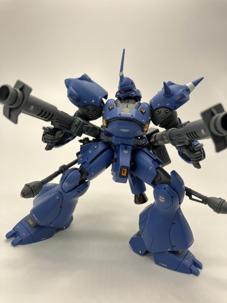 肩部アーマーがボールジョイントで別稼働なので射撃体勢も楽々😊