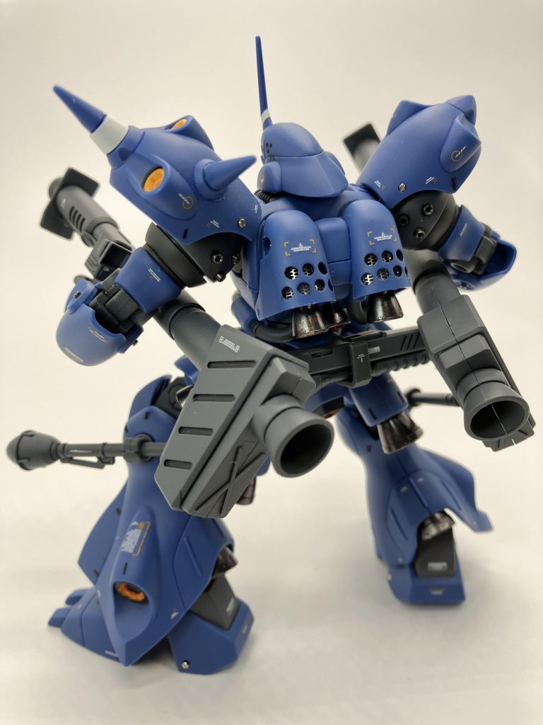 バーニアはヘビーガンメタリック、モノアイはメタリックシールにレジン液塗布、定番ですね😁