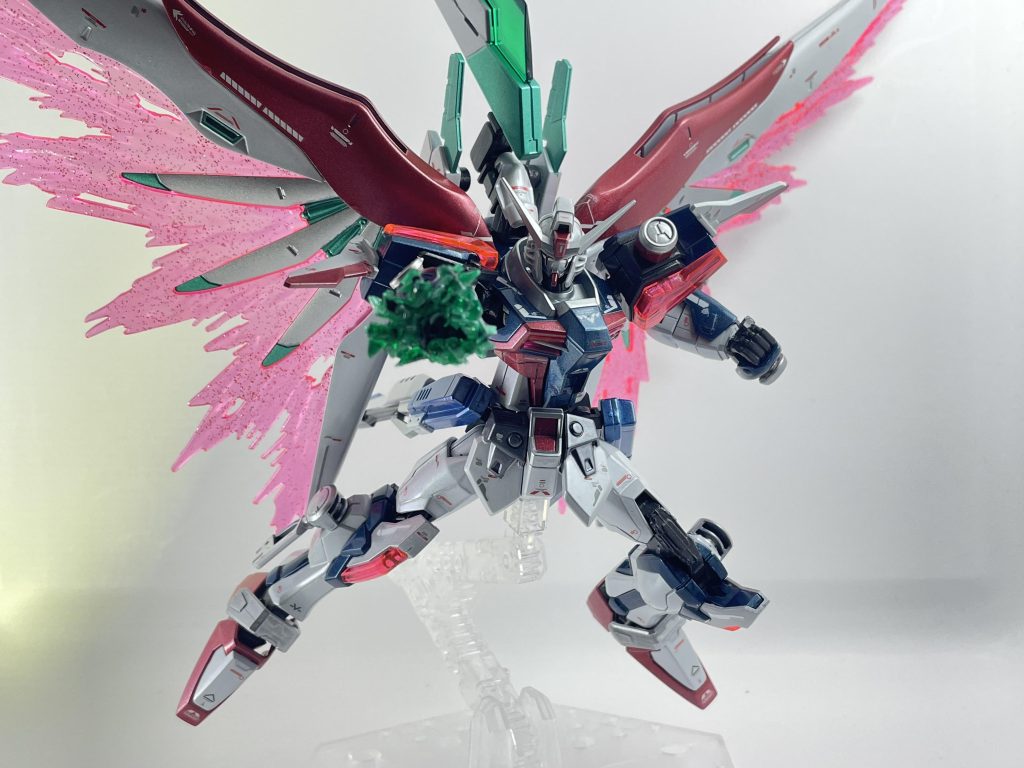 掌部ビーム砲[エーギル]パルマフィオキーナを改修した近距離ビーム砲です。島の技術を多く使った結果、使用時に緑の結晶が発生するという怪現象が起こり威力が大幅に増幅されている、という設定w