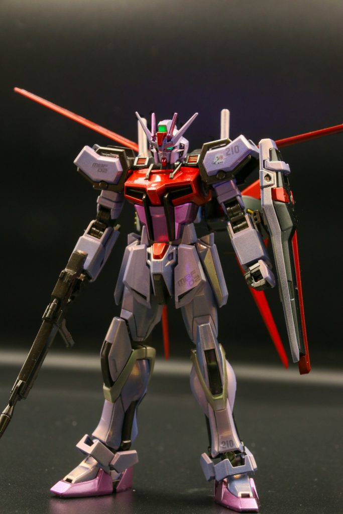 機体のピンクを発色させるために照明を明るくしてISO100でf13まで絞って撮ってます