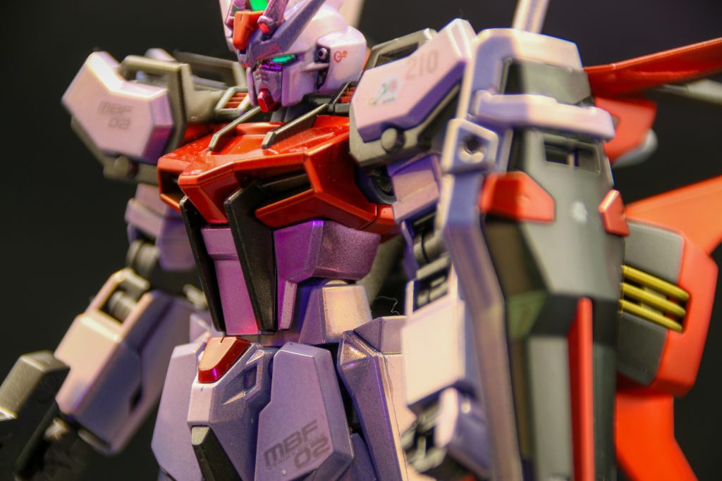 モノアイやセンサーは蛍光塗装です