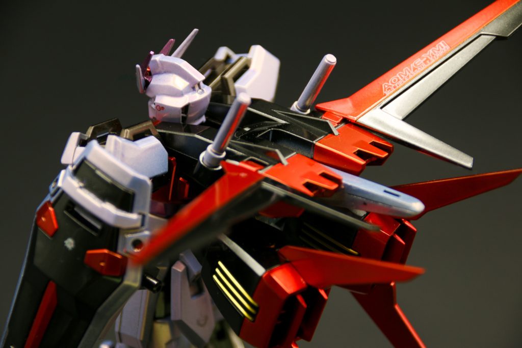 エールストライカーの縦の羽根はガバっと開いてたほうがカッコいいんじゃ?って思って少し広げてあります