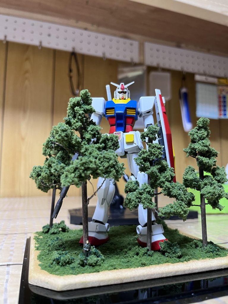 いつも汚く作るので、ちゃんとした色も作れるのか試してみました。せっかくなので、C面（？）を出来るだけ丁寧にカンナかけてます。