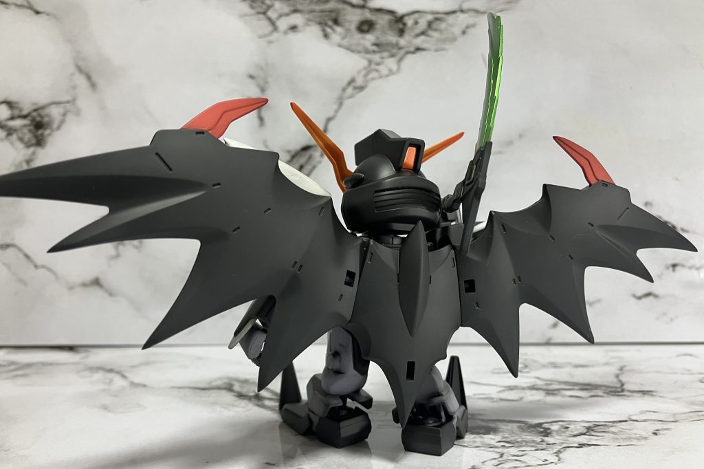 アクティブクローク等の突起部分は、ヤスリで尖らせて迫力アップ！