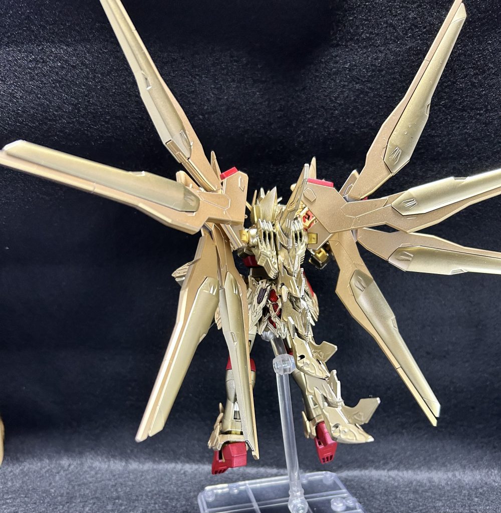 尻尾はスペリオルストライクのキットを使って延長。