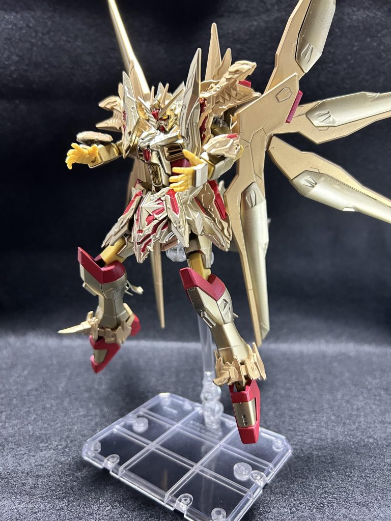 金は、ミスターカラーの金と、タミヤのメタルゴールドの二色を使いました。スプレー缶でお手軽塗装。種々、未熟な部分はありますが、今の自分の技術でイメージを形に出来たので、良かったです。