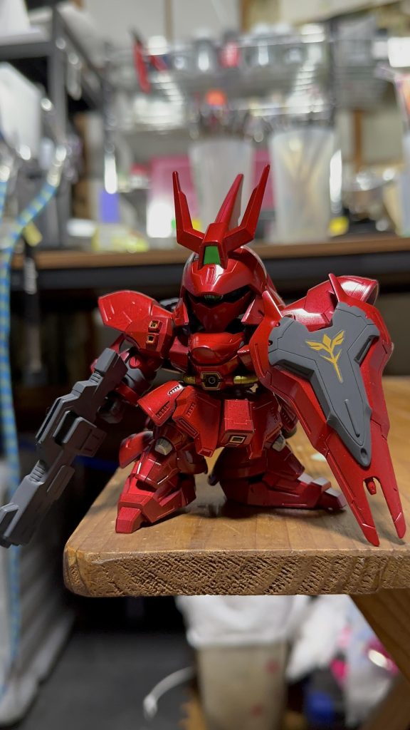 余剰パーツを組み込めば通常のファンネルも再現できますがやはりダブルホーンファンネルは外せませんね。甲殻類になりますけど。。