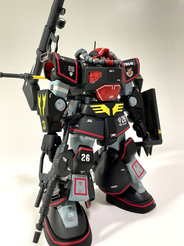 ジャイアントバズは懸架してマシンガンとシールド装備