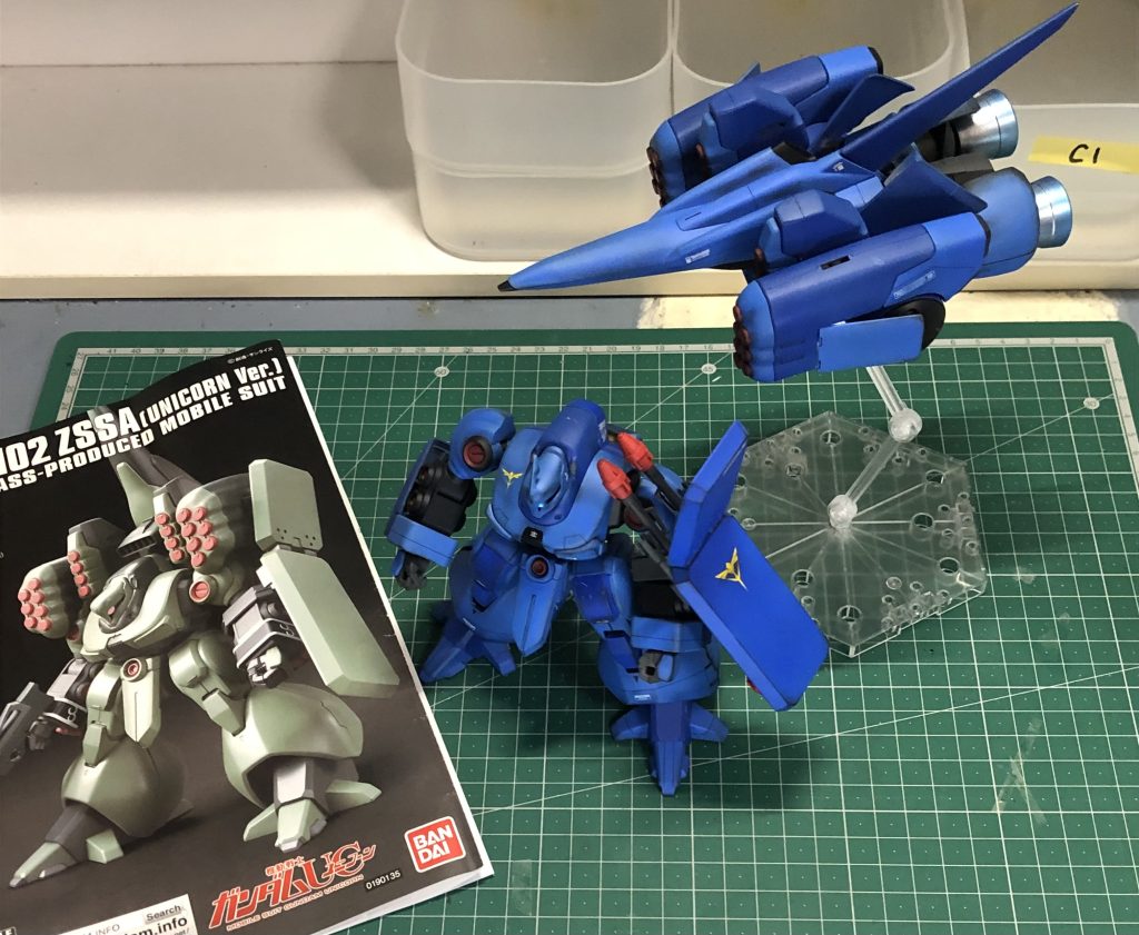 編集している途中で2回程操作ミス?で公開になってしまい急いで削除したのですが、イイねをつけて頂いた方申し訳ございませんでした。取説が UC版なのはプレバンの宿命ですが、配色が分かりづらいですね、塗り分けが多々あり結構大変でしたが、無骨な感じがすごくイイ感じです。閲覧ありがとう😊ございます。また宜しくお願いします。