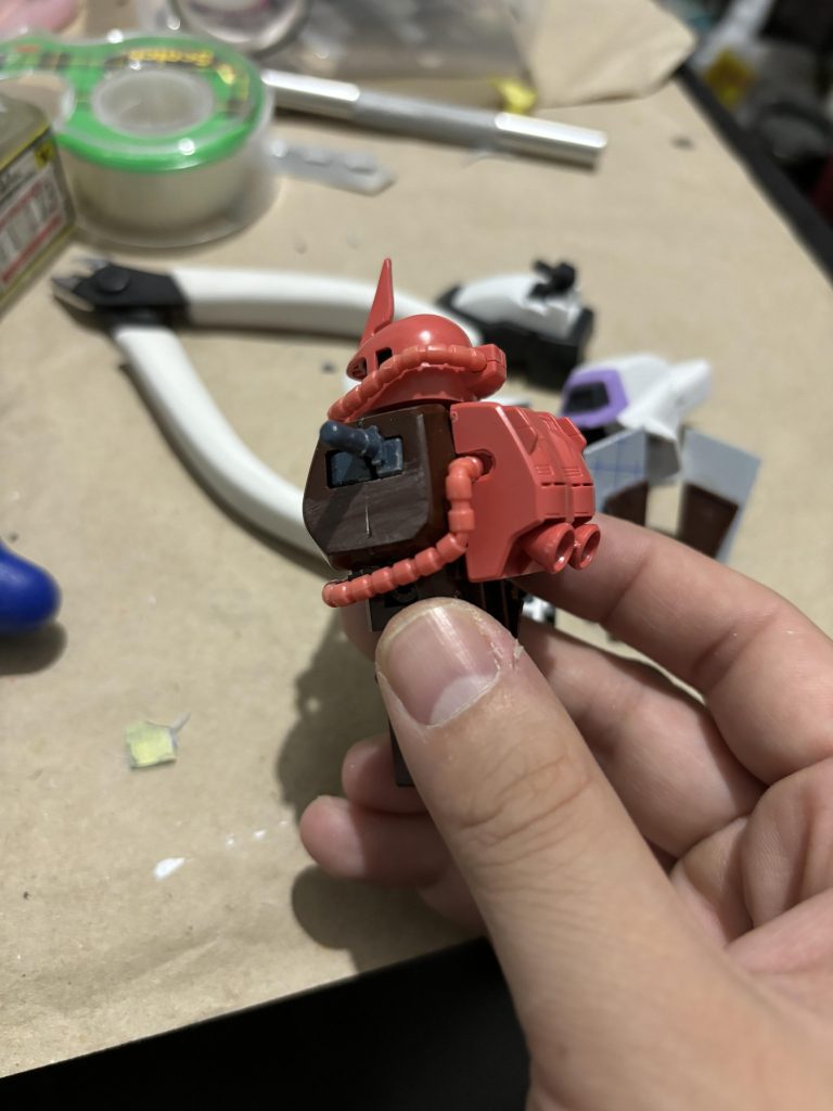 FGのバックパックは偶然なのか寸法がほぼ同じだったので接続部分の小加工と接着でできました。