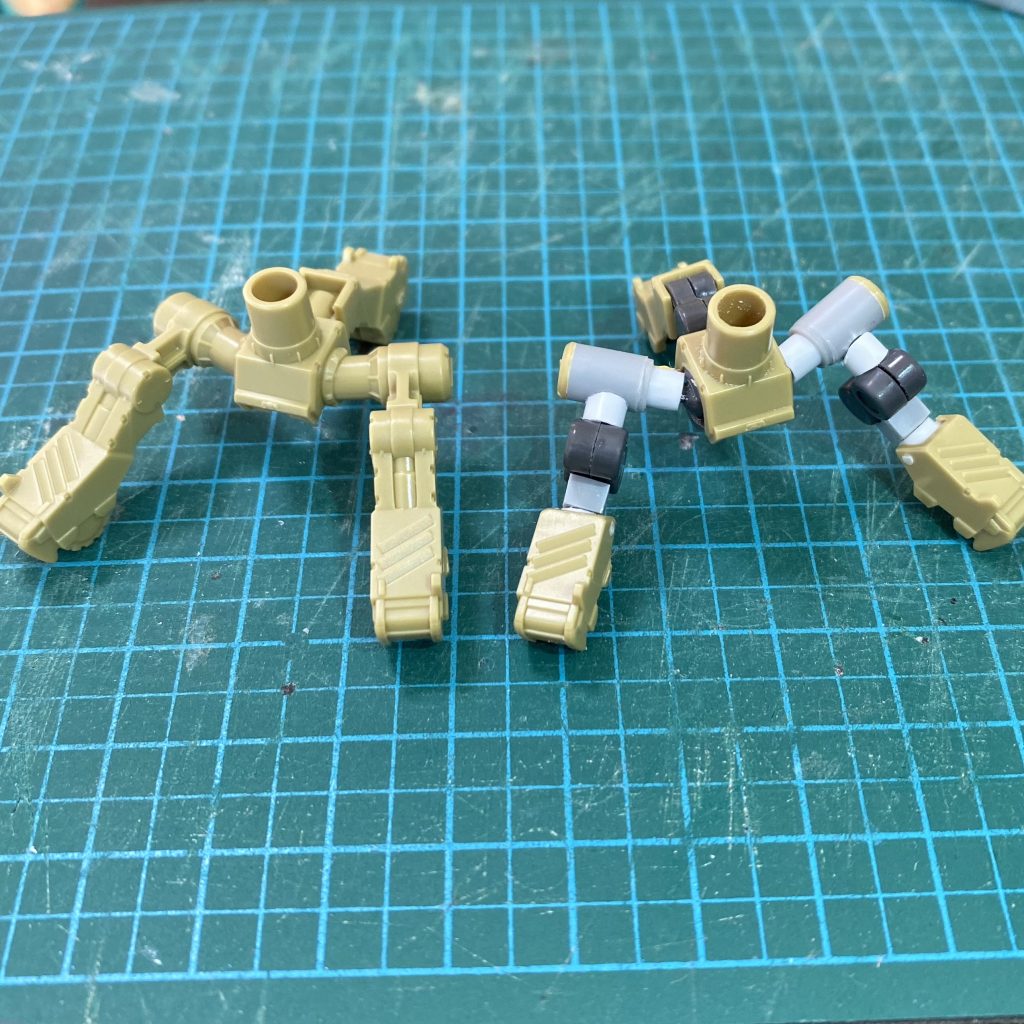 以下制作工程です。元々ガンダムベースのランナー直売でゲットしたモビルワーカーの脚を鳥足にしたら良さそうだな、と思った時に組んでいたジオングが目に入ったのがキッカケです。Pジオング云々なんてのは全て後付けだったりします😅