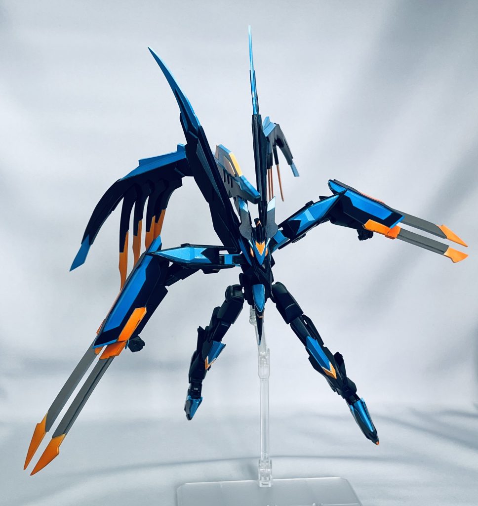 OPのサビ入りのシーンです。angela の力強い音楽と共にマークアレスが進撃します。