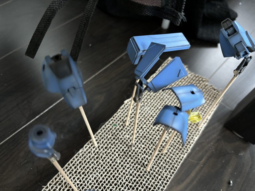 カラーレシピグレー→メカサフヘヴィ+黒青→MSライトブルー金→ゴールド