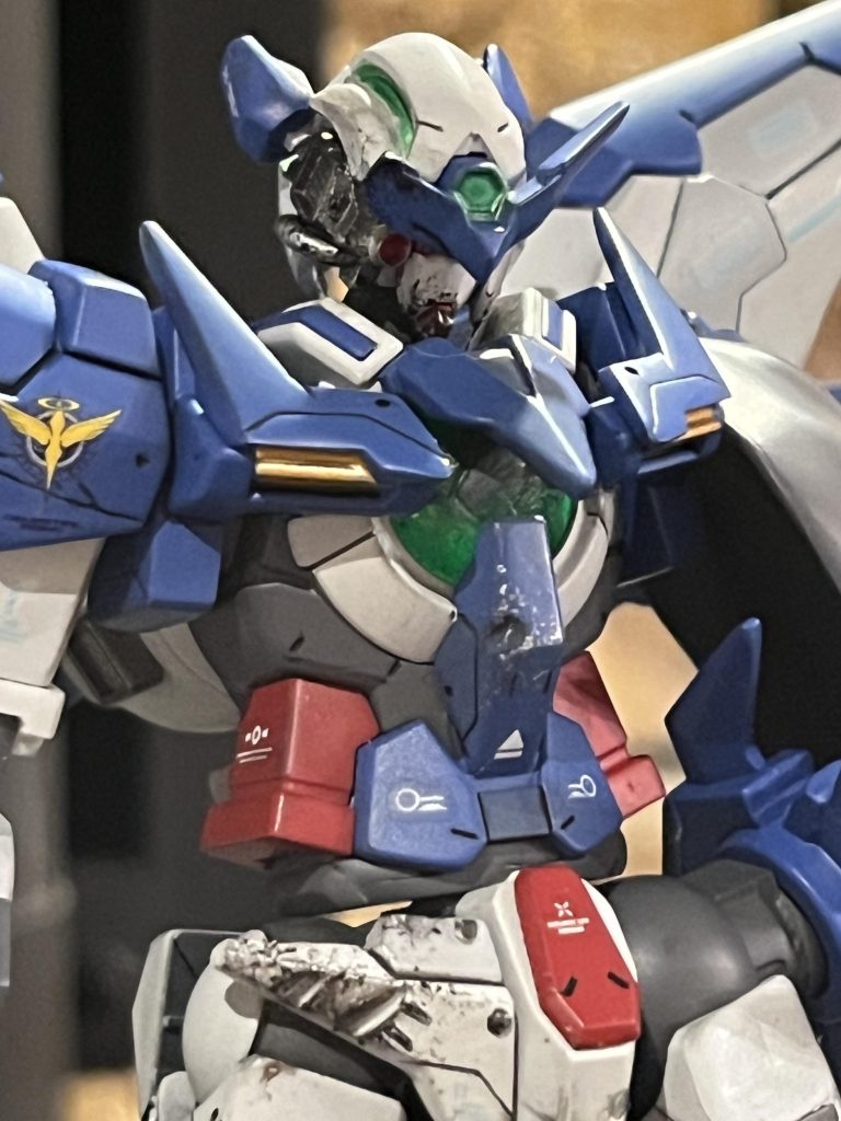 アップで見るとこんな感じです♪今回はエクシアリペア風にするのもあって顔の改造が一番大変でした😅ちなみにモノアイ？はメタルパーツを使用しています(๑>◡<๑)