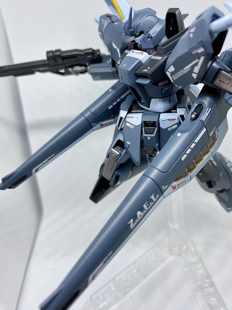 もうちょっと顔に厚みがあっても良さそうかなぁと思いつつ、小顔になって全体のバランスが最近のHGに近付いたような気もしてます(｢ ﾟДﾟ)｢ｶﾞｳｶﾞｳ