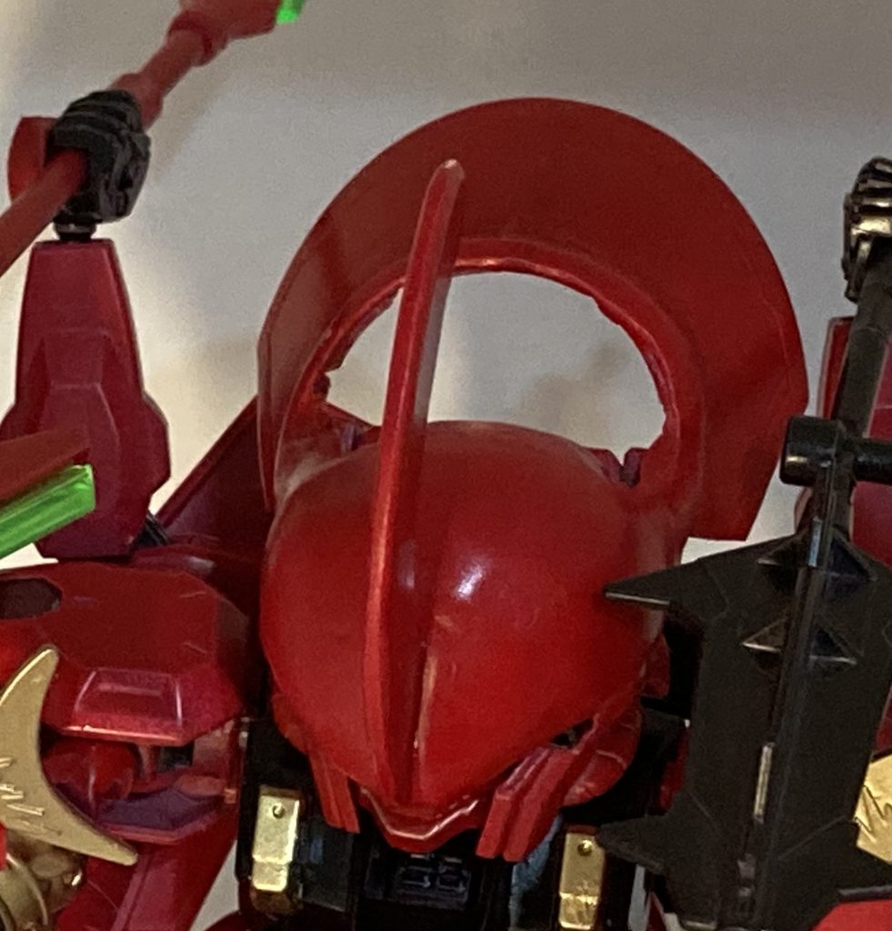 シナンジュ頭部にサザビー頭部をくっつけてダリルバルデ化させました。つのはプラ板から自作。顔は後ハメ加工済み。