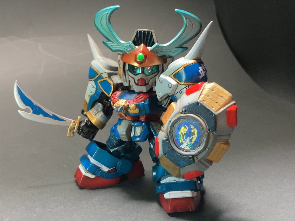 当時の改造としては胴、スネ等は趙雲ガンダムをベースにしております。三国伝キットベースでの改修をいろいろやっておりました。