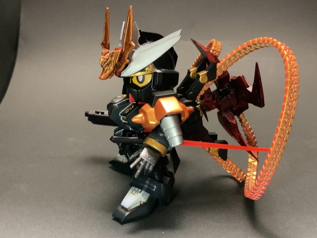 横からジャンクパーツを流用しつつ、ダイソーのジッパーイヤホンを切り取って使ってみました。プラ製なので簡単に切れます。