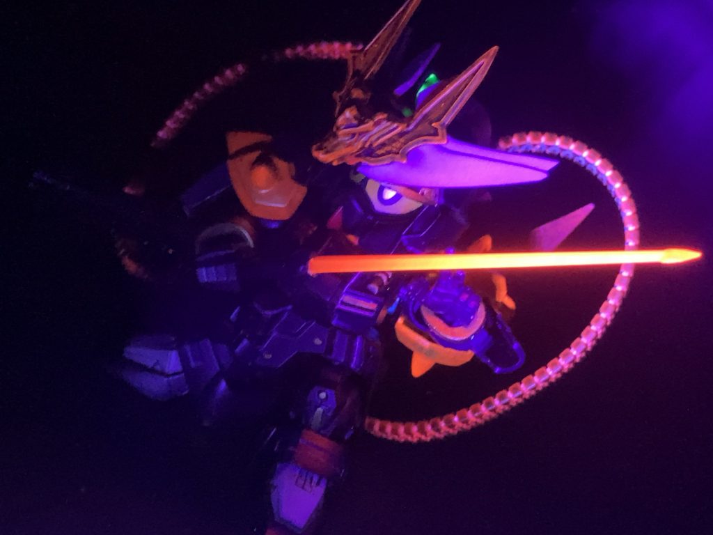 蛍光塗料も使っております。