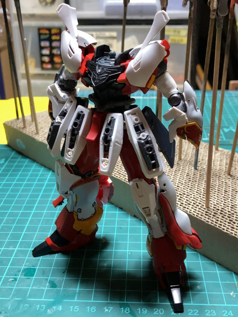 昔、シナンジュとゴッドガンダムをミキシングしようとして大事なパーツを折ってしまい萎えて放置していました。溜まったジャンクパーツと蓄積した技を使って完成させる事にしました。