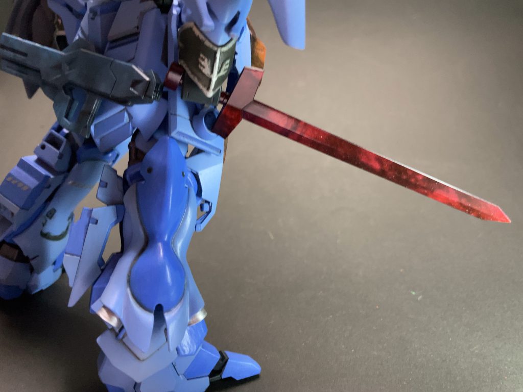 ブラック→乾いたウェットティッシュを割いたものでマスキング→ホワイト→プレミアムレッド→つや消しコート