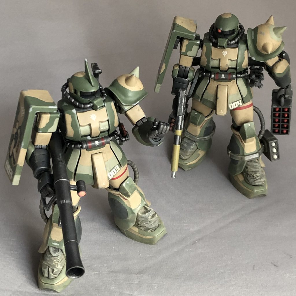 「湿地帯戦用ザク」は1981年の「劇場版機動戦士ガンダムアニメグラフブック」に掲載された大河原先生のイラストが初出とのことで、MSVの前身である4つのザクバリエーション(対空砲仕様・砂漠仕様・深海仕様・湿地仕様)の内の1種です。ファーストガンプラ世代の聖典「HOW to Build GUNDAM」にて川口名人の作例が掲載されたことにより広く認知されましたが、他の3種と違ってプラモ製品化に恵まれていない不遇の機体です。故に当時の子供達からはいつか作って見たいザクであり、私もその一人であった訳ですが、40年の時を超え、やっとその夢が叶う時がやって参りました!涙「モデラーとしてやらなければいけない宿題』のうちの一つが片付いた気持ちです。今回の作業に際し、元ネタの聖典「HOW to〜」はモチロンですが、本家HJ誌のWeb版に掲載されている作家さんによるトリビュート記事等も参考にさせていただきました。また、一番役に立ったのはプレバンROBOT魂の湿地帯戦用ザクverANIMEの製品紹介ページでした。