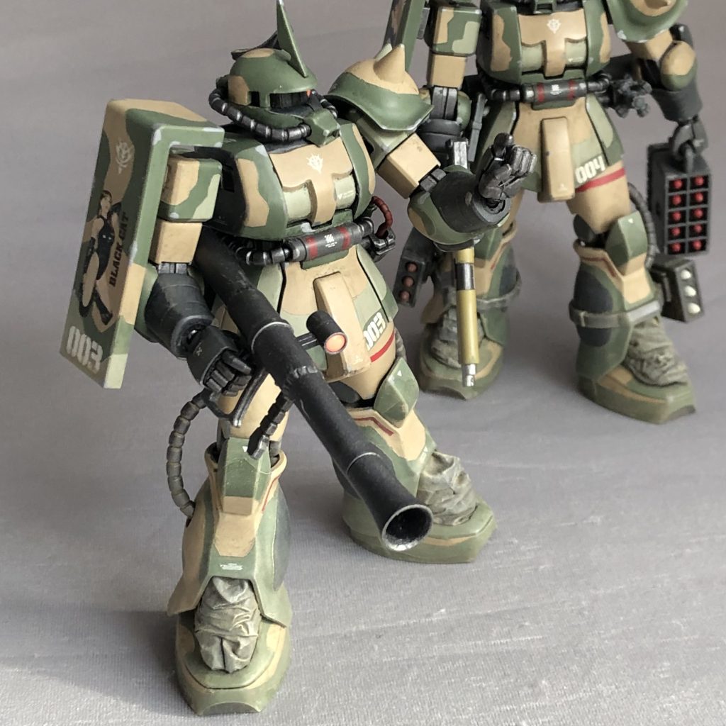 「総務監察部」スキームは「4色迷彩」ですが、現場には「3色」とか「2色」のザクもあったそうです。現場はなかなか言うことを聞いてくれないもんです。