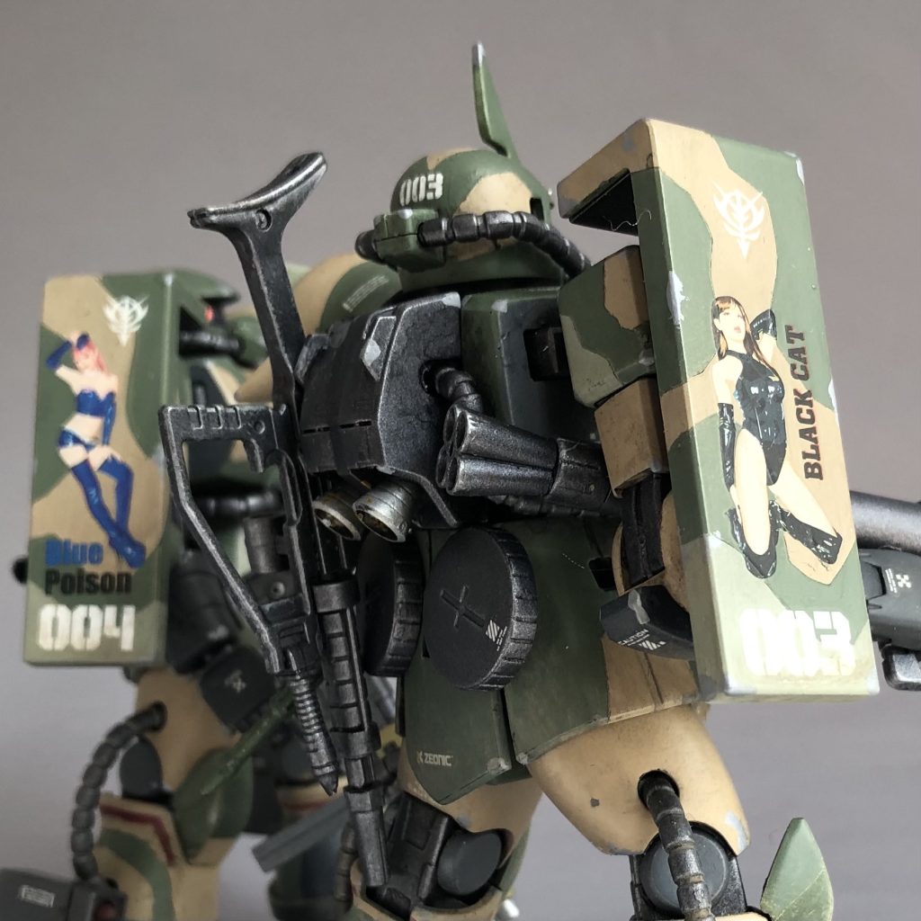 設定画に描かれていないシールド面には「しーるどあーとおねぃさん」です。たいちょ「ちょ、おまえのおねぃさん、目立ちすぎじゃね?」たいいん「イヤ、先輩のと、変わんないっすよ?」たいちょ「控えめにしとけっって言ったろーっ!中隊長殿に怒られんの俺だぞ〜泣」たいいん「へー、さーせんーw、でももう描いちゃったしーwww」