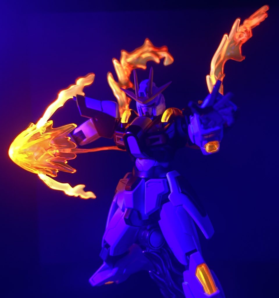 蛍光オレンジと蛍光レッドで塗装しました。照明ブラックライトのみにするとかなり光ります。