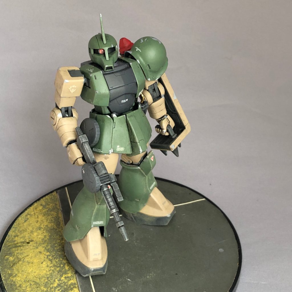 モノアイは開口しHアイズを埋め込んであります。マシンガンのスコープ部も同様です。