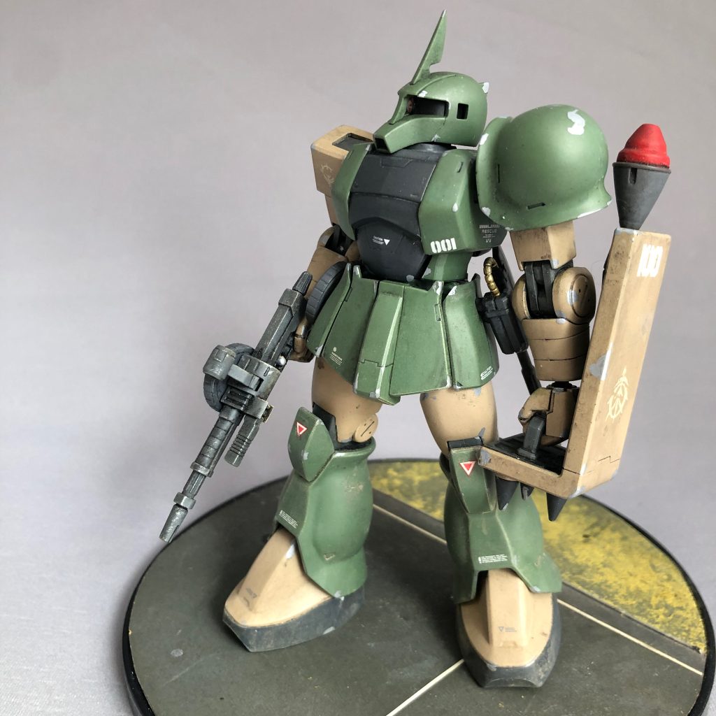 設定では濃紺の部分を木甲板色で塗装し、地上用っぽい雰囲気に。グリーンの部分は成形色です。