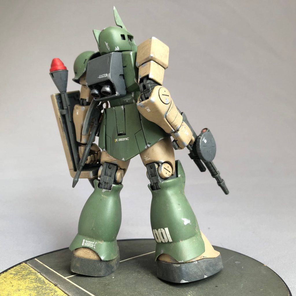 裾フレアを削り込んであるので、シャープかつ足首が密着した感じになりました。