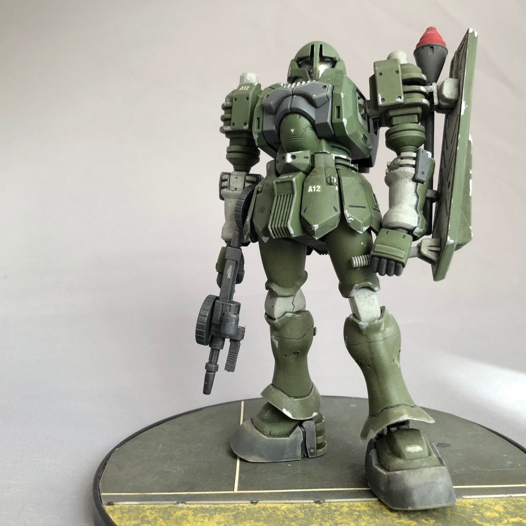 ザクIとの制式化コンペに敗れた後もその後のツィマッド社のMS開発のデータ収集のため、さまざまな試験が行われた。とのオラ設定の下、「ズダ陸戦試験型」を妄想しました。