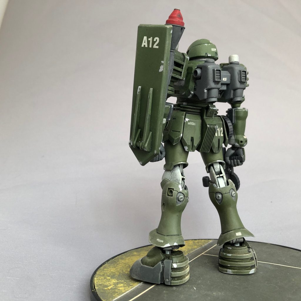 「A12」のデカールが余るので消費しておきましたが、どうこじつけましょう?ご存知、ドズル旗下宇宙攻撃軍ではファルメル隊の部隊番号ですが陸戦型の試験は地上で行われていますから、地球方面軍のA12は別部隊なのか?あるいは、シャアの更迭後のファルメル隊が再編され試験にかかわっているのか?おそらく前者かな?