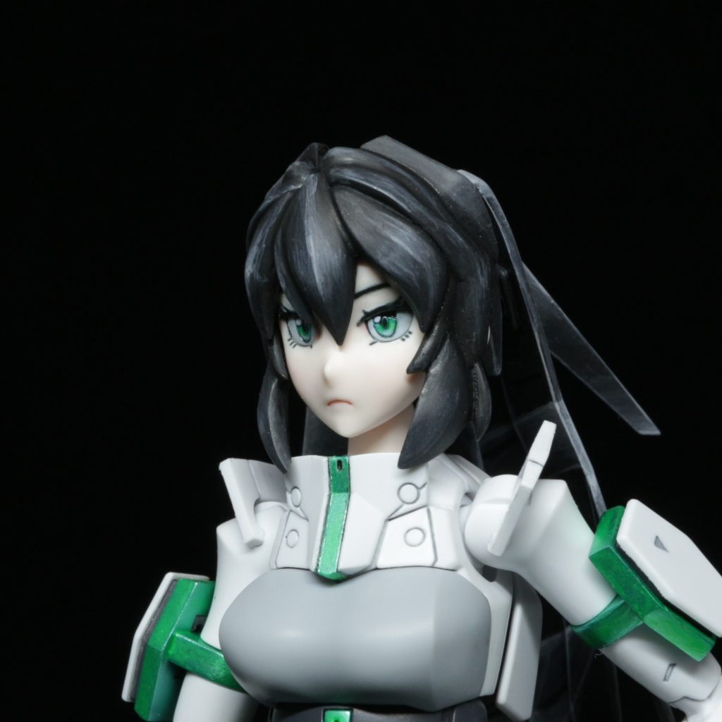 キリッとした表情パーツもついています。