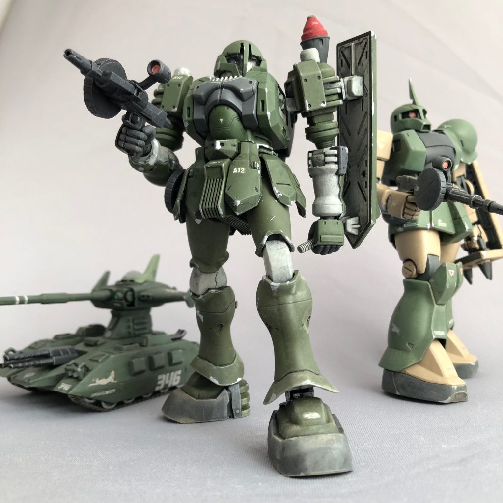 ザク同様、膝下を中心に砂埃的ウェザリングを行っています。