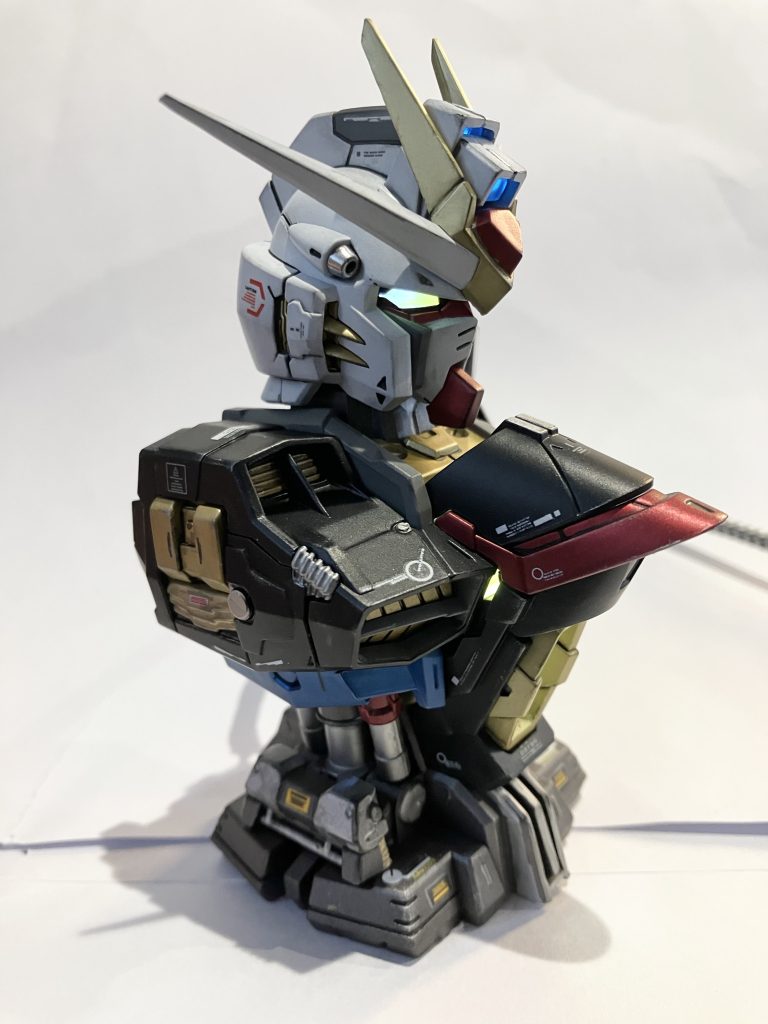 相変わらずのガシャポンとは思えない素晴らしいクオリティとデザインですね。