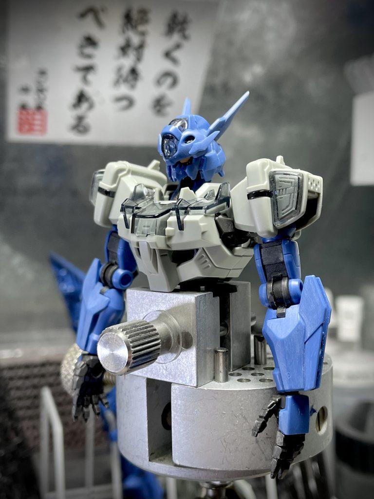 頭部ブレードアンテナと装飾の切削完了状態。