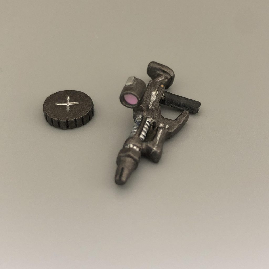 「ザクマシンガン」です。【ガシャポン戦士next】の物を使用。マガジンはネオジム磁石で脱着可能。